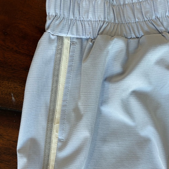 Vuori Cardiff Shorts Peri Color Block. XS. Like New - Picture 14 of 15